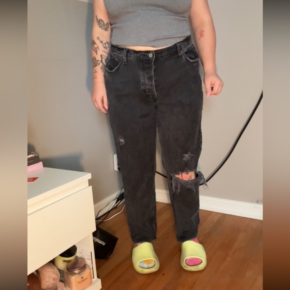 Abercrombie & Fitch Black Distressed Dad Jeans - Picture 1 of 4